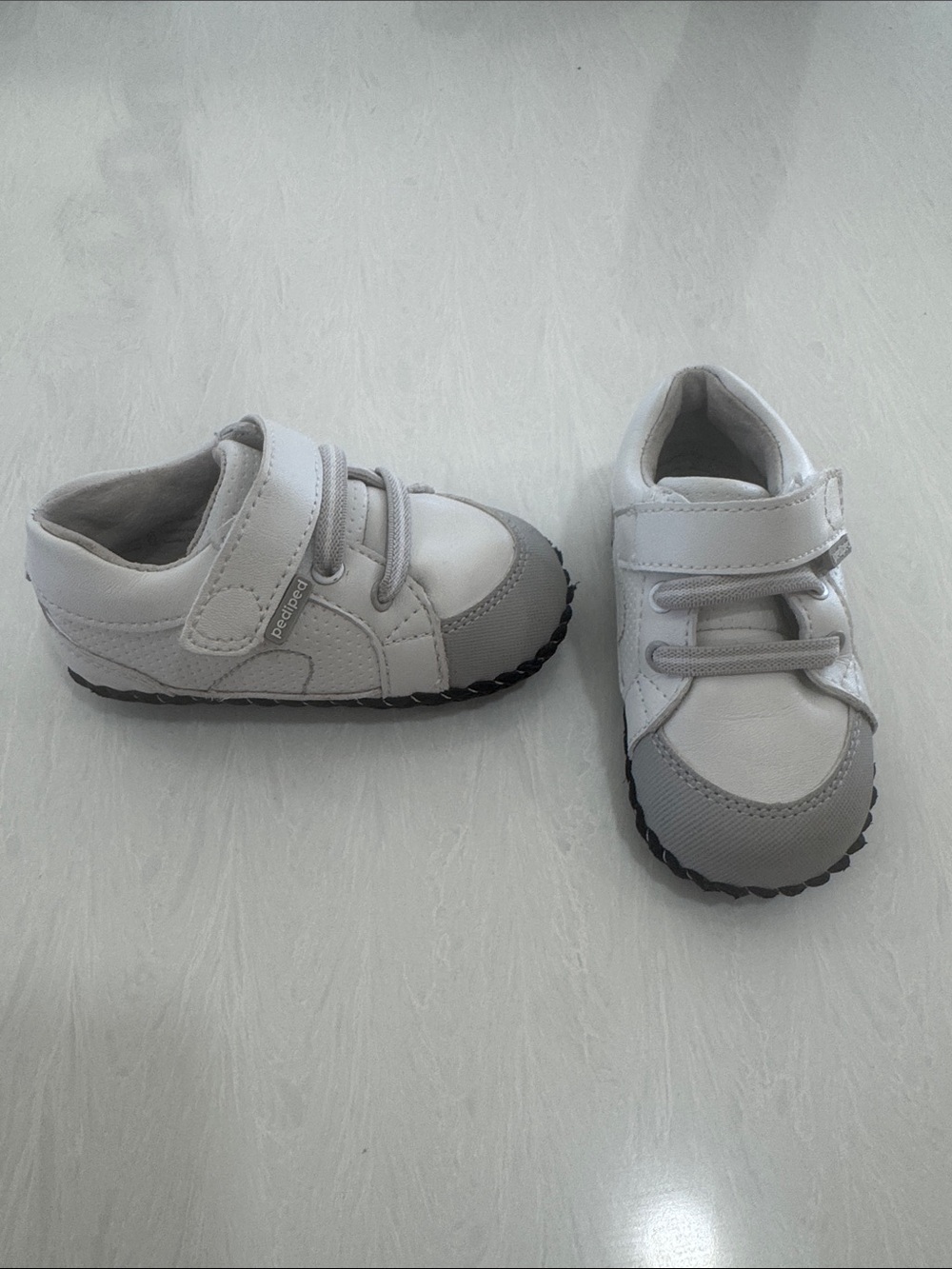 Pediped Dani- Originals 18-24 months White and Gray Kids Velcro Sneakers